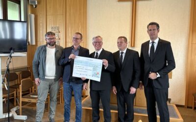 Großzügige Spende für den Snoezelen-Raum